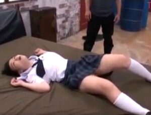 女子校生拉致監禁強姦｜媚薬を尻穴に塗り込まれて発狂痙攣するJK。凌辱され媚薬浣腸に堕ちていく女子校生