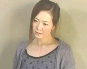 ヘンリー塚本・母息子相姦｜昭和ポルノ｜18歳の息子にマラを挿入された母親が、快感に乱れイッてしまう。