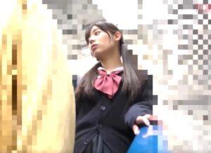 電車で学校に向かうセーラー服JKを車内で痴漢して感じさせ、下車後もヤリ部屋に軟禁して性奴隷強姦にする