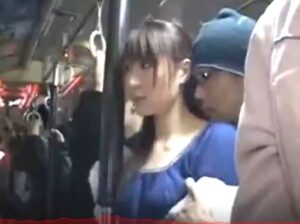 OLバス痴漢｜パンツの中に手を入れられ抵抗できない美女。感じてしまい下車後もトイレに連れ込まれ・・・