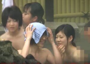 露天風呂・女湯盗撮｜隠しカメラを仕込んで・・・