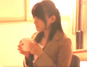 残業OL睡眠薬強姦｜ドリンクに薬を盛られ、昏睡強姦されてしまう美人OL