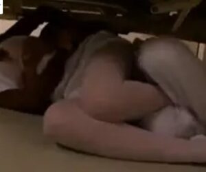 初美沙希｜看護婦レイプ｜看護ベッド下に押し込んたナースを犯す入院患者。胸を揉みまんこをクンニして生ハメ強姦。