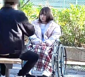 松岡美桜｜車いすの少女が知らない男に闇部屋に連れ込まれ、痴漢されて・・・