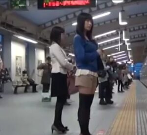 満員電車・OL痴漢｜車内で下半身丸出しにされ、肉棒をぶち込まれてしまうOL娘