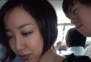 篠田ゆう｜人妻×バス痴漢｜触られて発情しちゃった奥さんが、車内で和姦SEX