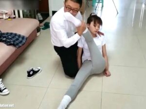 匂いフェチ｜美女を眠らせ、やりたい放題に嗅ぎまくる変態男