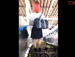 赤髪ギャルJK×粘着ストーキング×痴漢｜触っても拒めない意外とウブなギャルの思春期まんこを、弄りまくってくちゅくちゅ。絶えるだけ