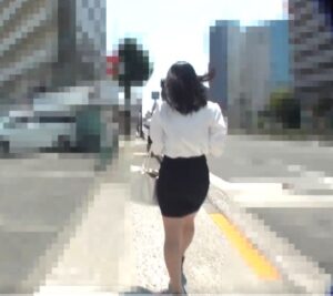 OL×尾行×痴漢｜通勤OLを車内でパンスト破ってマンコをくちゅくちゅ。絶頂快楽堕ち