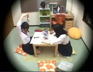 「だめ、おじさん！」勉強会×娘のJC友人｜泊る事になったお友達を、脱所で強姦する娘のクソ父親