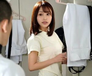 伊藤舞雪｜先輩女子マネ×部室SEX｜男子野球部員と部室でこっそりSEXしちゃうひよこ少女