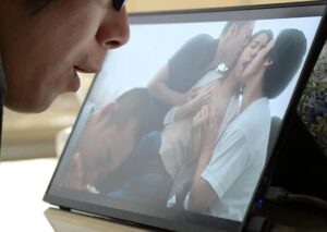 吉澤友貴｜愛妻×寝取られ×凌辱種付け｜他人棒で凌辱される熟女妻。喉奥と膣奥を同時にハメ犯されて乱れイキ