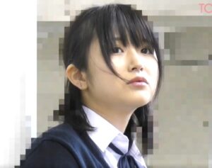 アウロリ少女×電車強姦×逆さ撮り｜制服JKの思春期まんこに、鬼ちんぽをねじ込み、ドクドク中出しする鬼畜男