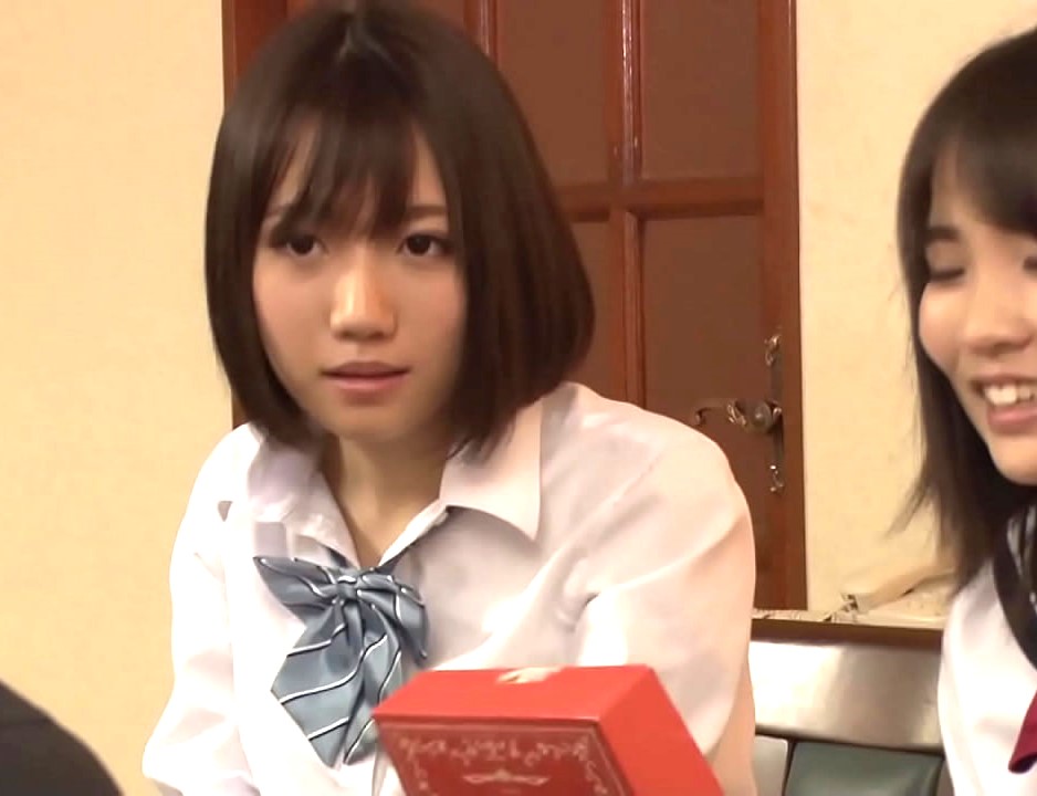 ひよこ義娘JK×近親相姦｜再婚した妻のJK娘たちを夜這いして犯す中年キモ義父。美少女姉妹を性に目覚めさせるｗ