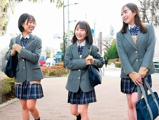 制服ひよこJK×ストーキング種付け強姦｜公園のトイレで1人になった隙に襲い、手マンで潮吹き凌辱レイプする