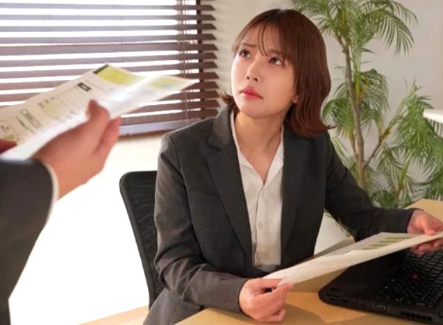 紗倉まな｜大嫌いな女上司×脅迫種付け×快感NTR堕ち｜まさか女上司がデリヘル嬢だったと知った俺。予約して家に呼びネチネチSEX。大量精子をビュクビュクまんこに注いじゃうｗ